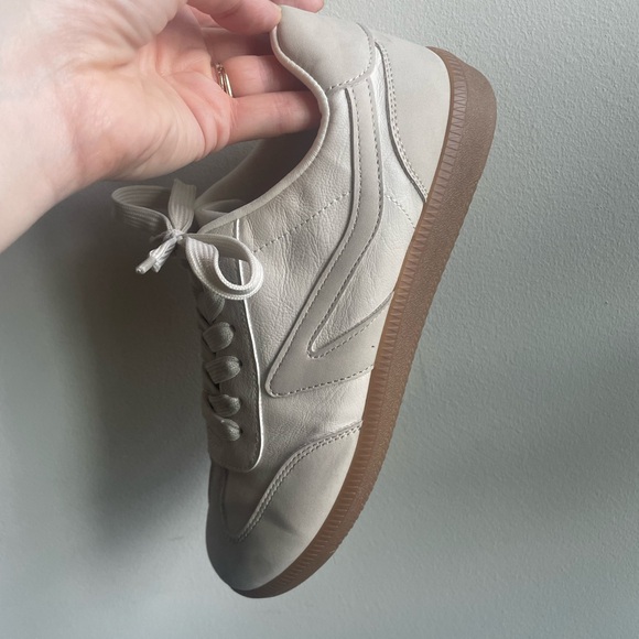 SOLD on another platform  Dolce Vita Cream and Tan Retro Sneakers - Picture 2 of 7